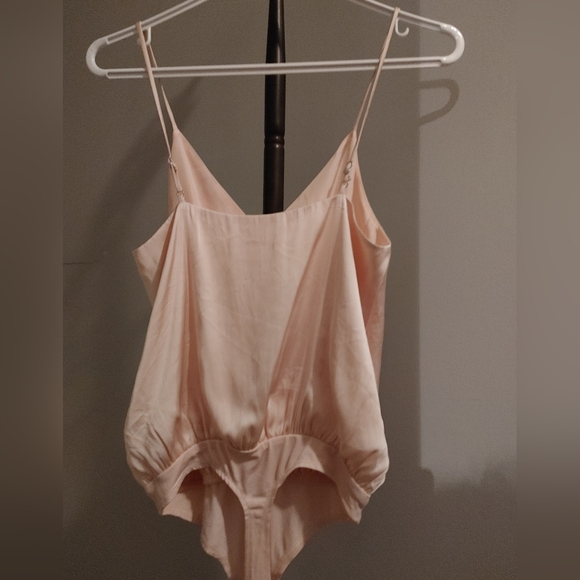 Revolve Lovers and Friends Leo cami Bodysuit SZ.XS Pink - Picture 5 of 10